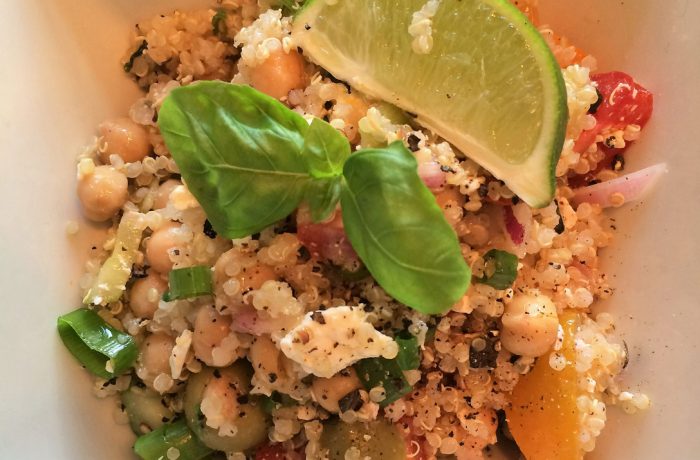 Salade rapide à préparer de quinoa grecque et feta